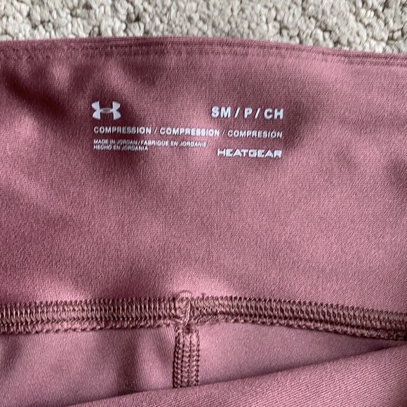 EUC Under Armour Heatgear Leggings - Picture 2 of 3